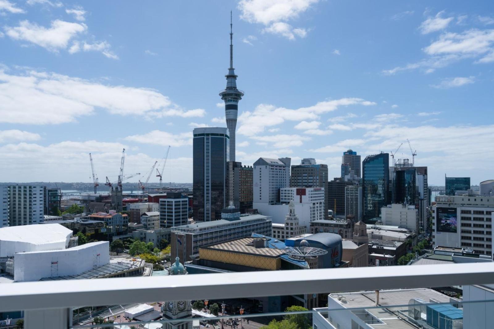 Magnificent Skytower View 2 Bdr 2 Bth Apt