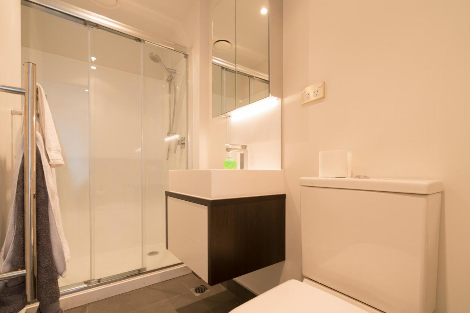 Magnificent Skytower View 2 Bdr 2 Bth Apt Apartment *