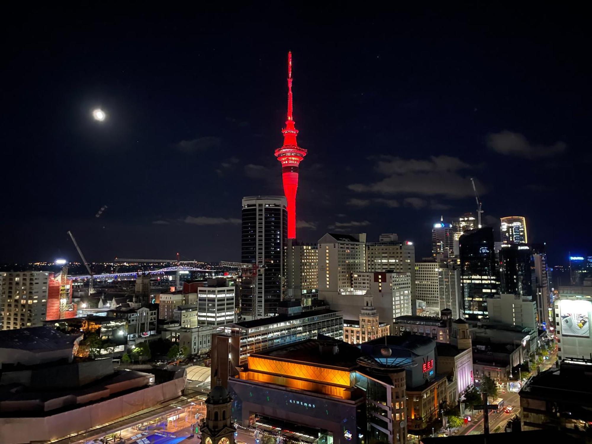 Apartment Magnificent Skytower View 2 Bdr 2 Bth Apt *